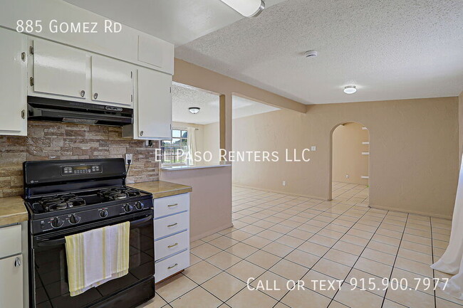 Building Photo - 885 Gomez Rd