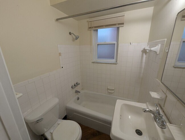 Building Photo - 4764 Ashland Ave