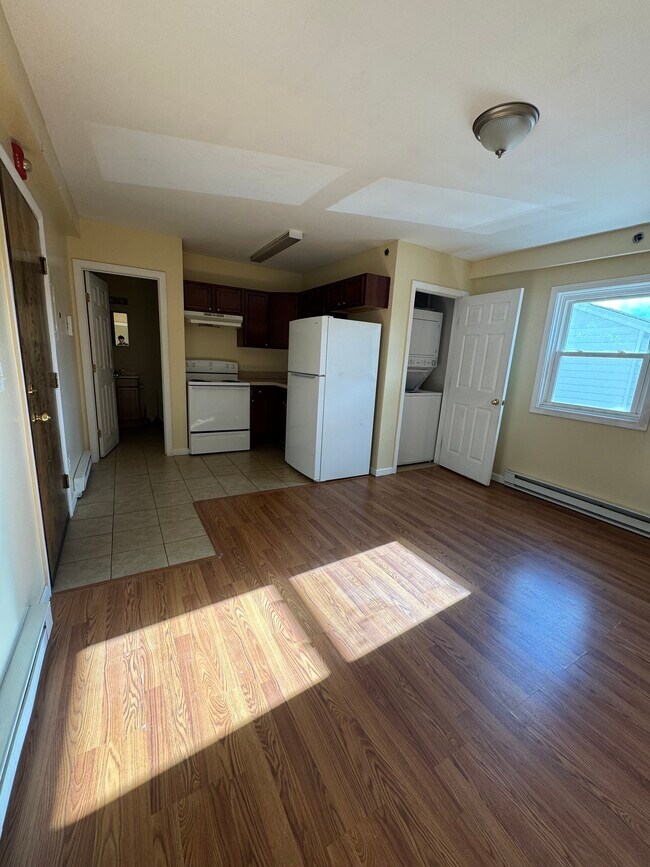 Primary Photo - 422 Main St