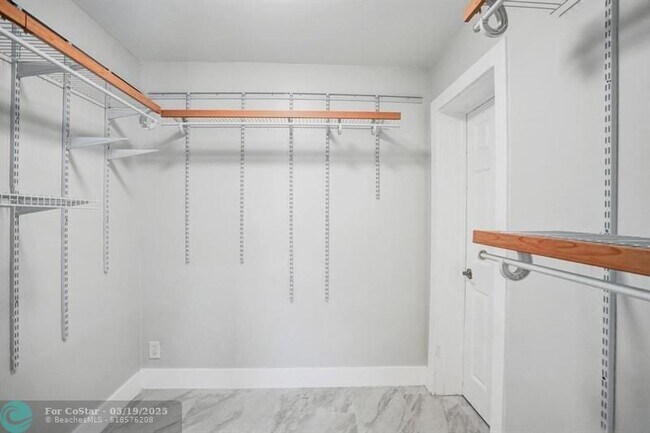 Building Photo - 802 SW 12th Ct