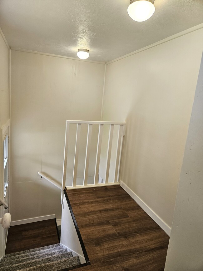 Building Photo - 1133 N Hayes Ave