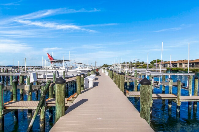 Building Photo - 1600 NE Dixie Hwy