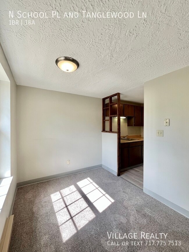 Building Photo - 335 N School Pl