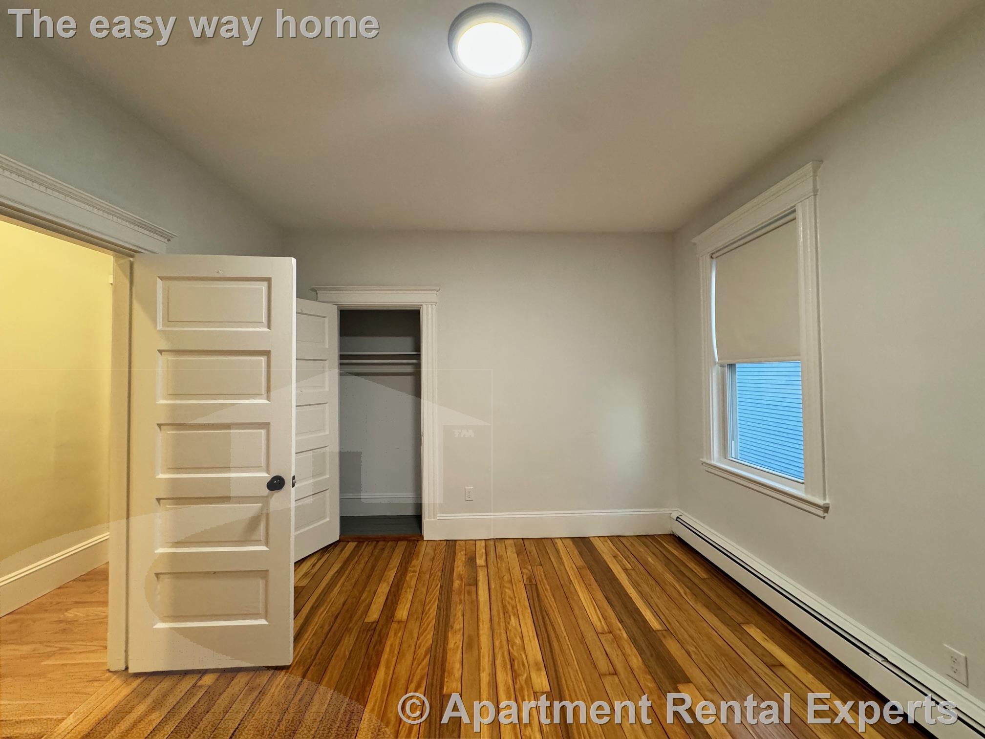 Building Photo - 136 Sharon St