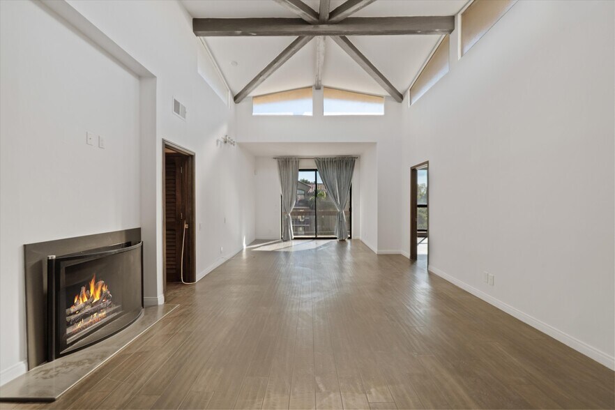 Building Photo - 2175 S Beverly Glen Blvd