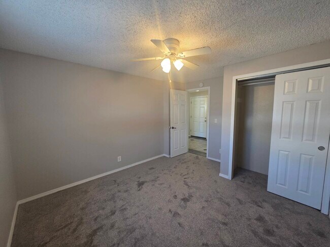 Building Photo - 7113 W Arrowhead Ave