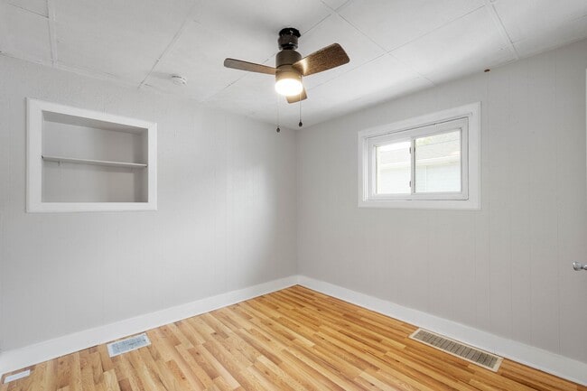 Building Photo - Beautiful 2 bedroom home in Natrona Height...