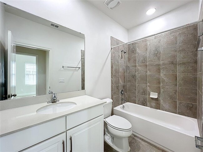 Building Photo - 561 Scotia Pl