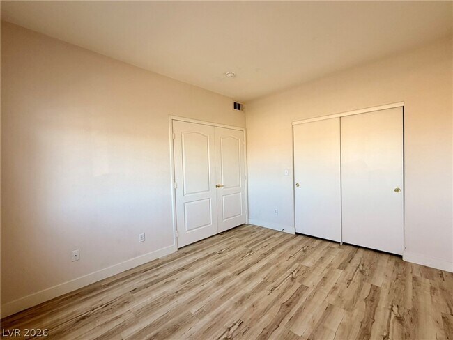 Building Photo - 9901 Trailwood Dr