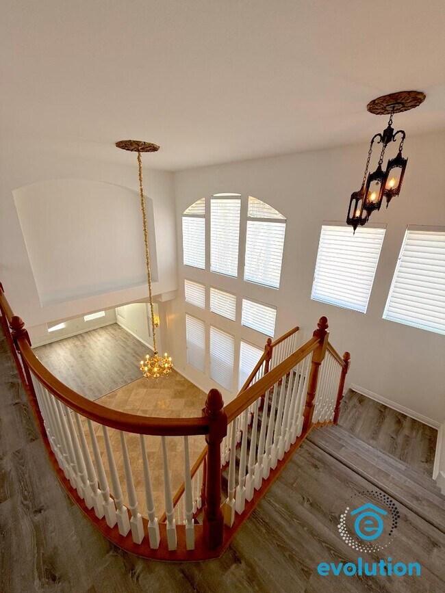 Building Photo - 2914 Carrillo Way