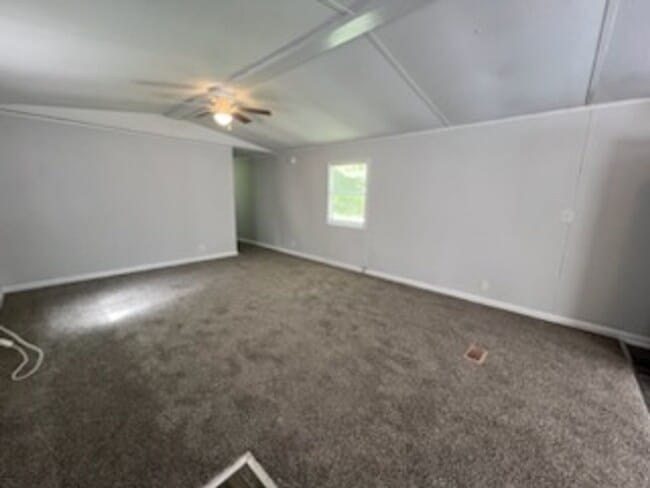 Building Photo - Newly Remodeled Trailer - Close to New Riv...