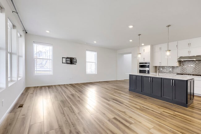 Building Photo - 17214 W 94th Ave