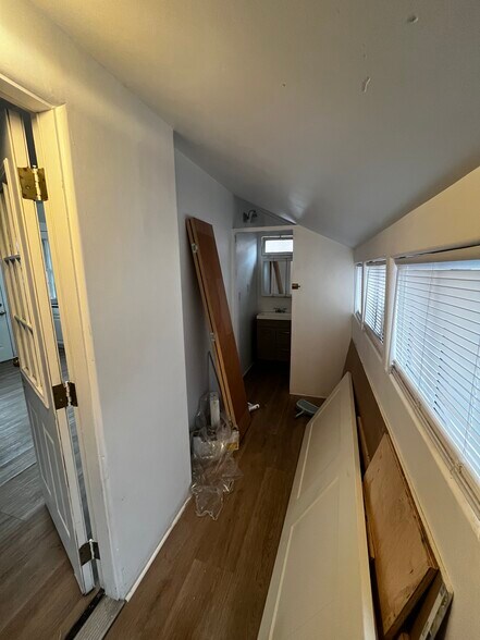 Building Photo - 201 E Eagle St