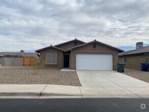 Building Photo - Furnished 3 bed/2bath HOME