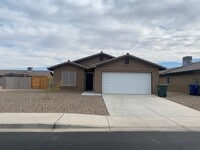Building Photo - Furnished 3 bed/2bath HOME