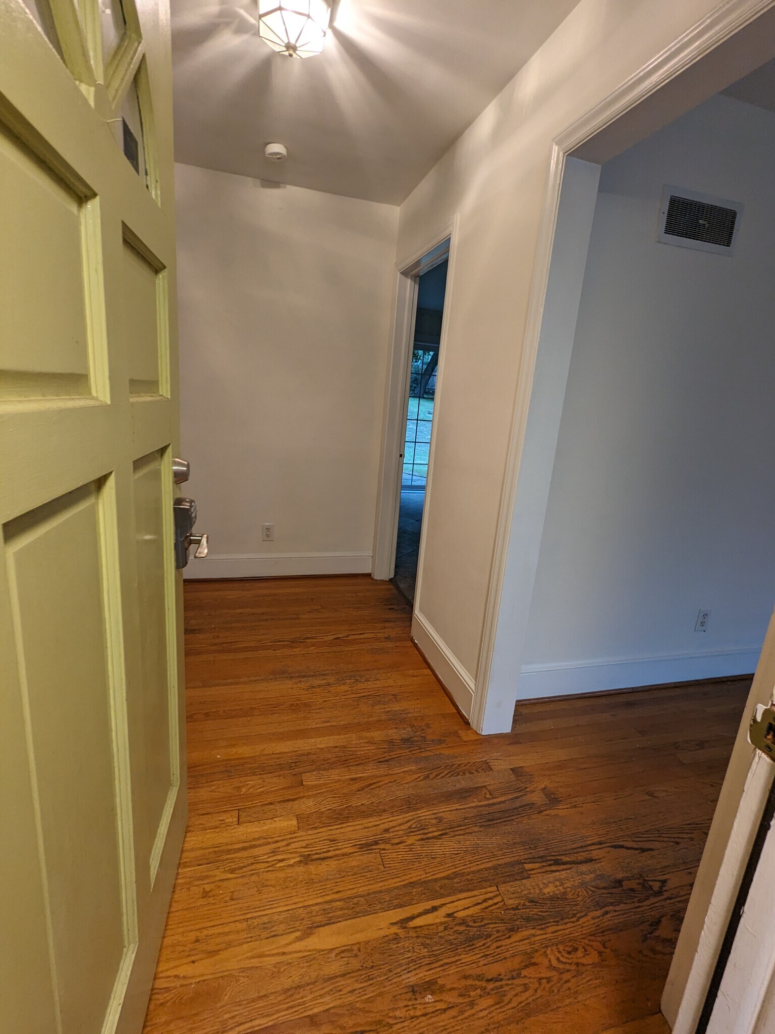 Building Photo - 2208 Westhaven Dr