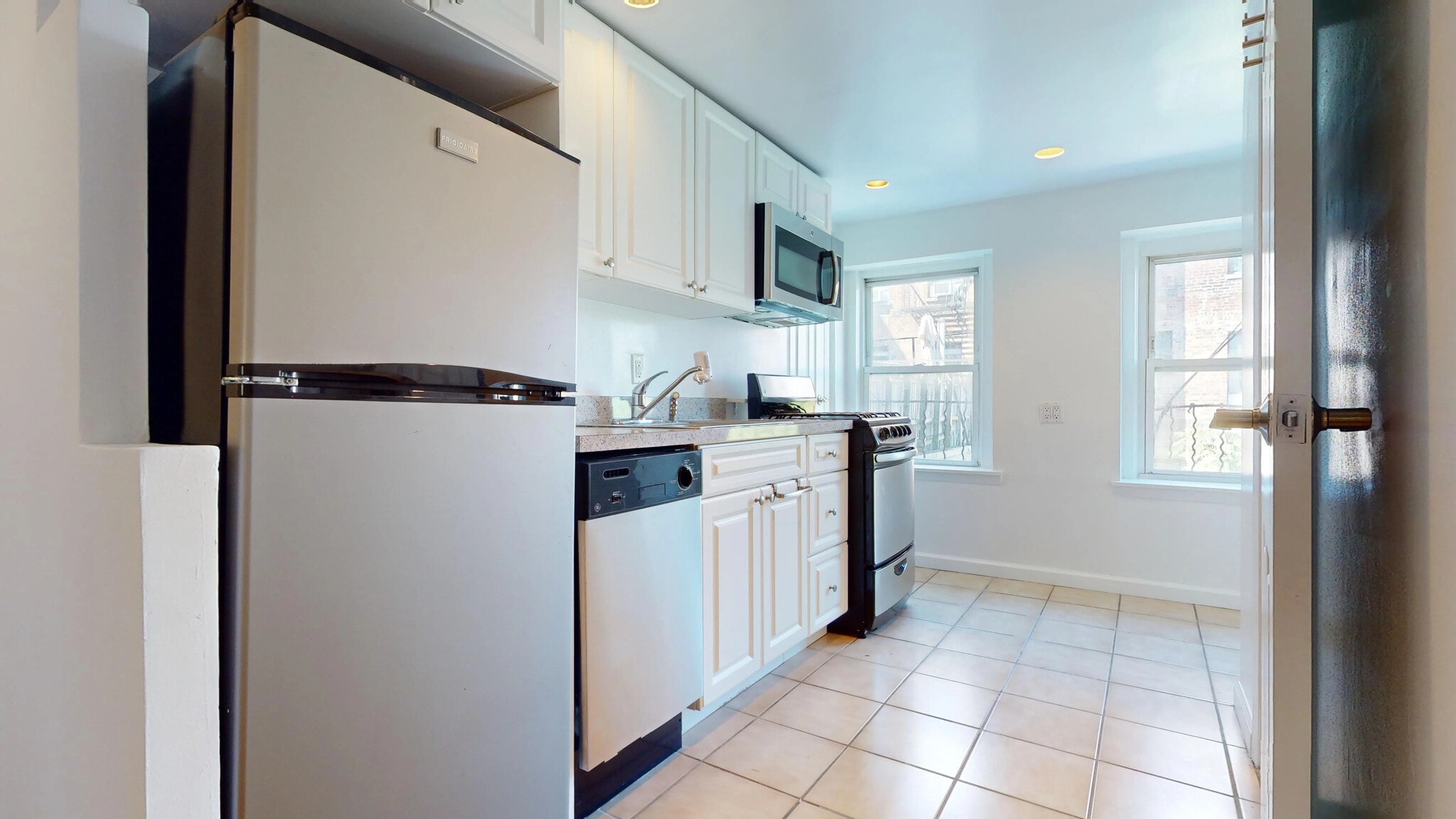 Building Photo - 3 Centre Market Pl