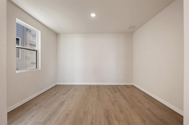 Building Photo - 245 Ranier Wy