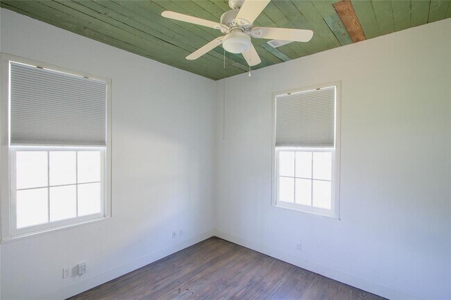 Building Photo - 716 Sabine St