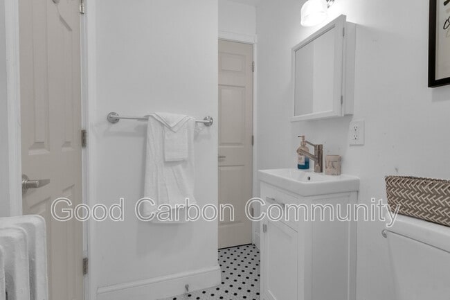 Building Photo - 23 Allen St