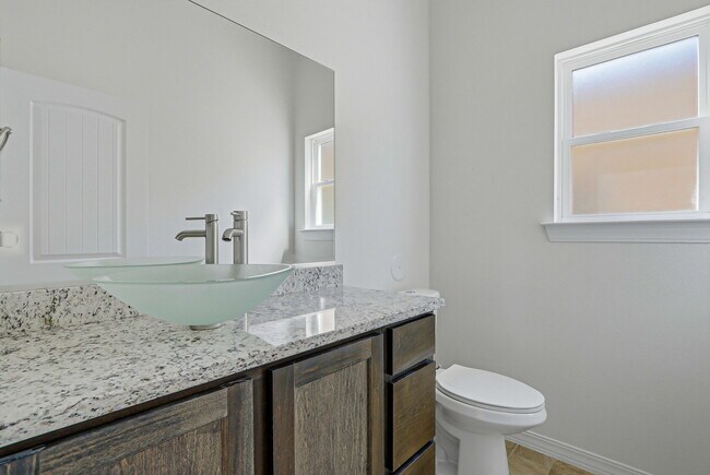 Building Photo - 905 Louisiana Downs Ave