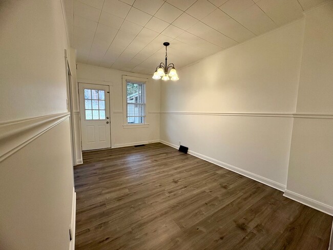 Building Photo - 3 Bedroom 1 Bathroom in Lancaster City!