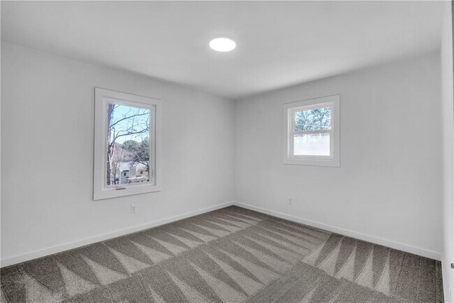 Building Photo - 1536 Daffodil Dr