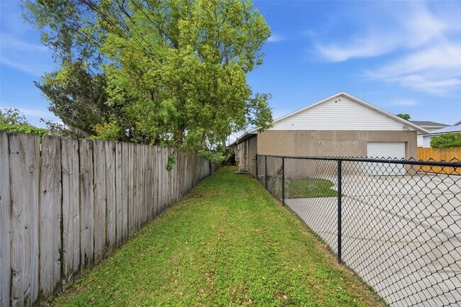 Building Photo - 6254 Alligator Lake Shore E