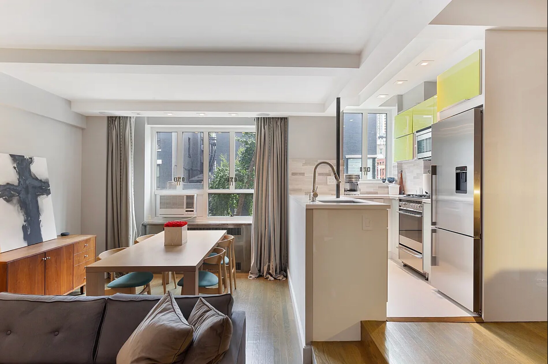 Building Photo - 200 W 20th St