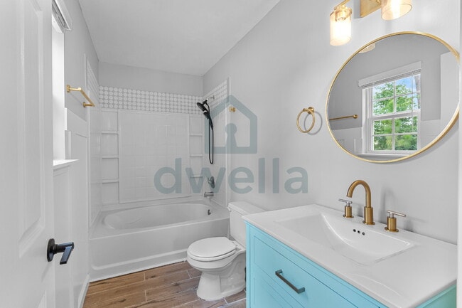 Building Photo - "Charming 3-Bedroom Retreat with 2.5 Baths...