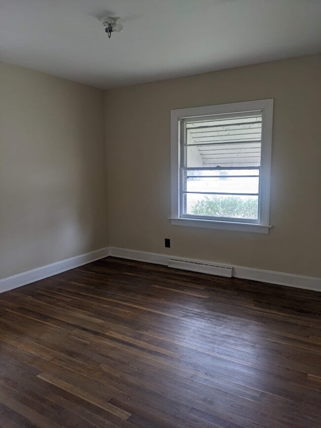 Building Photo - 1115 Woodrow St S