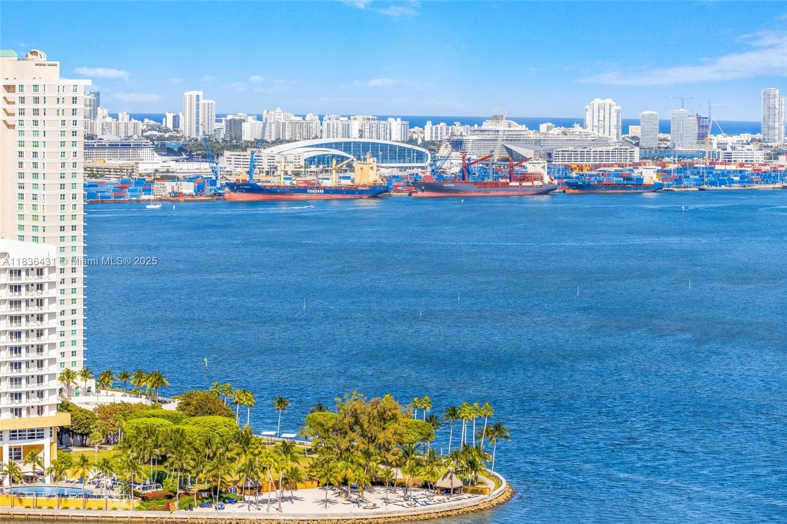 Building Photo - 1155 Brickell Bay Dr