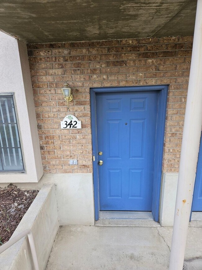 Building Photo - 628 N 360 W