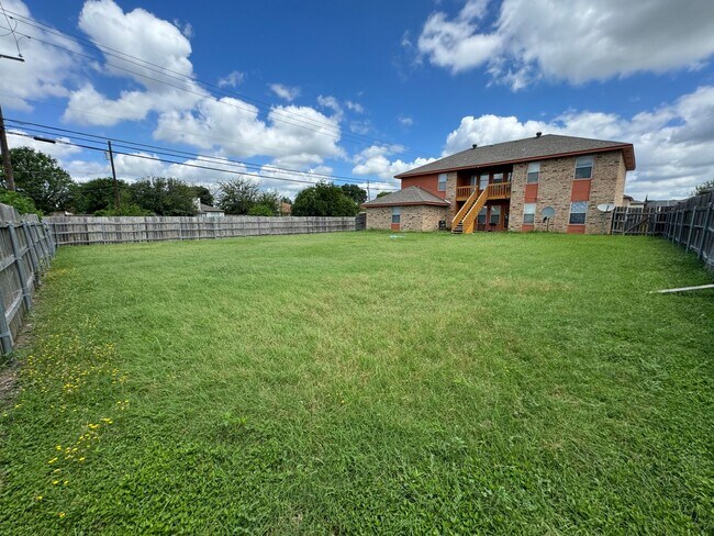 Building Photo - 5702 Greengate Dr