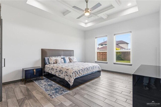 Building Photo - 19 W Red River Ave