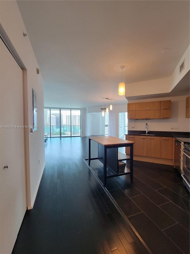 Building Photo - 350 S Miami Ave