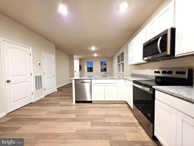 Building Photo - 822 Mersey Ln