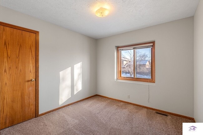 Building Photo - AVAILABLE NOW!