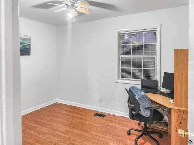 Building Photo - 106 Kingsbury Cir