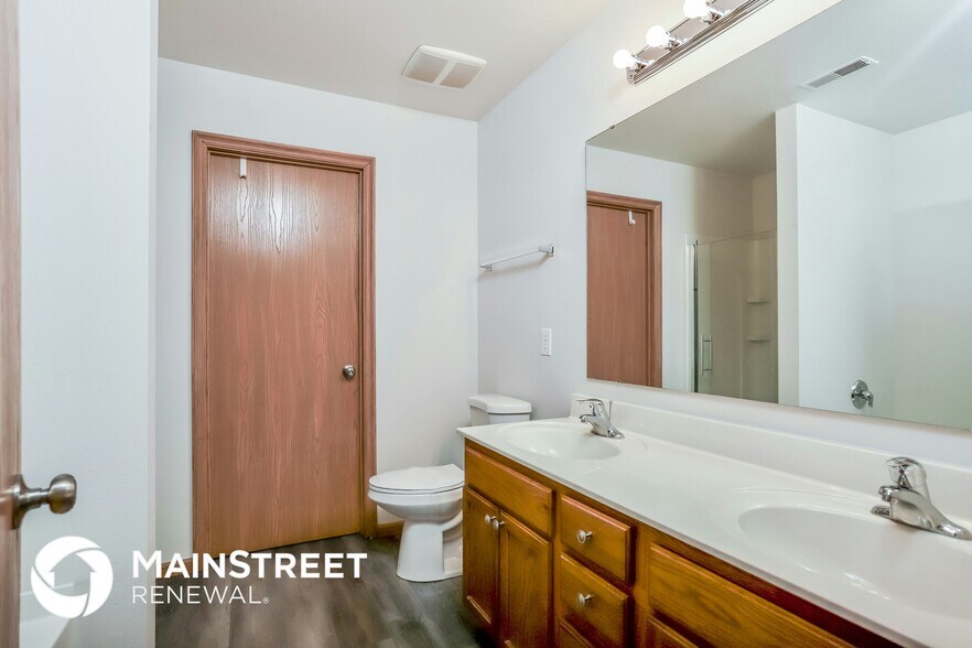 Building Photo - 4001 Glengarry Dr