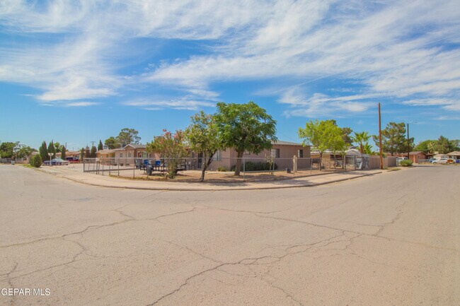 Building Photo - 321 Walsh Ln