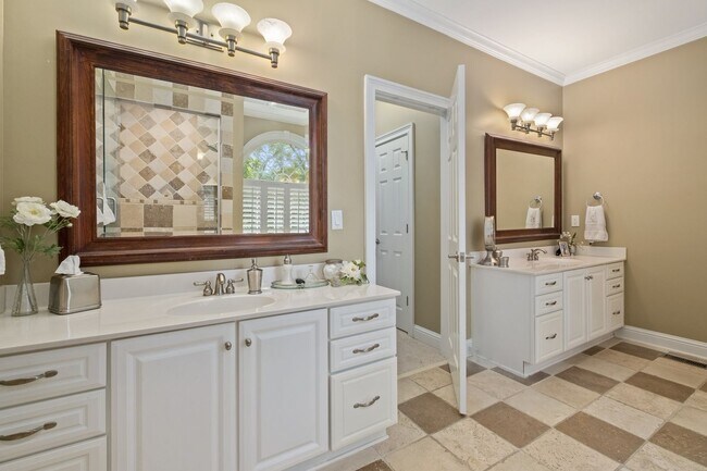 Building Photo - 1015 Crimson Clover Dr