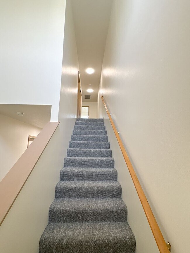 Building Photo - 5511 Glenridge Wy
