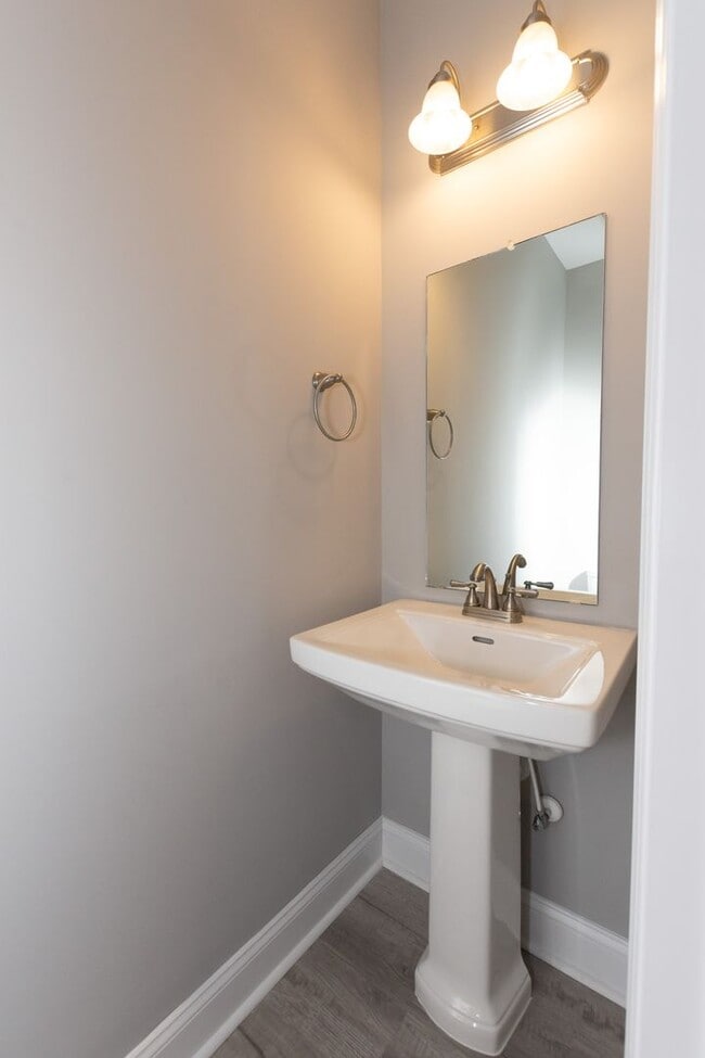 Building Photo - MOVE-IN READY