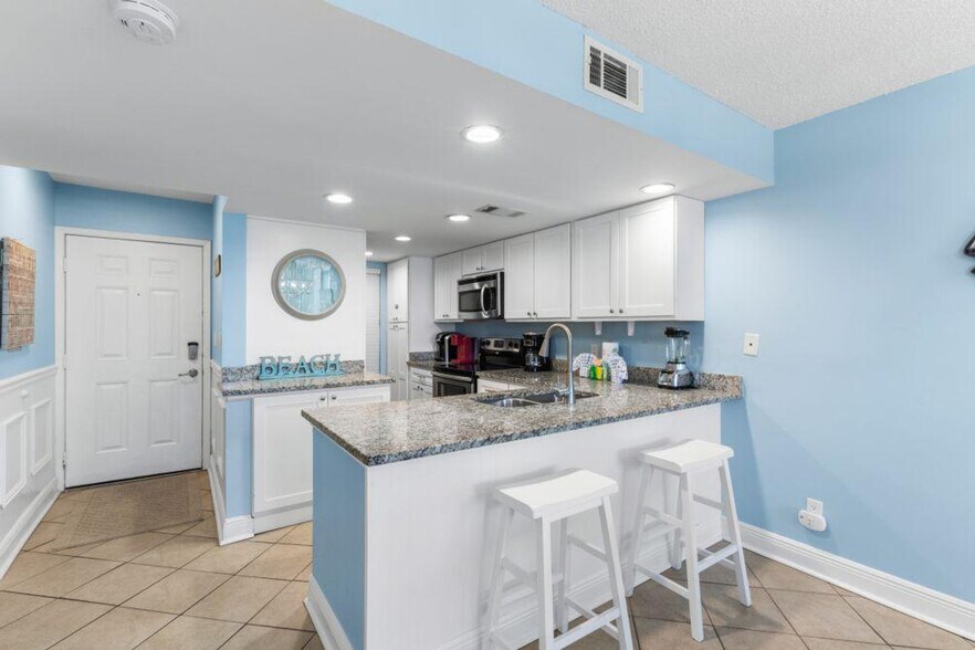 Building Photo - 505 E Beach Blvd