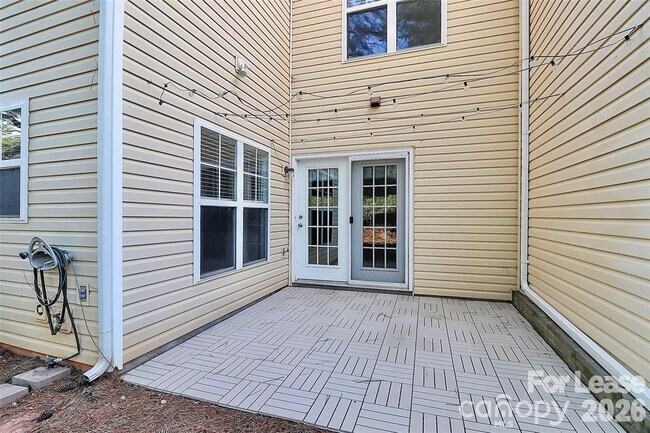 Building Photo - 10978 Princeton Village Dr