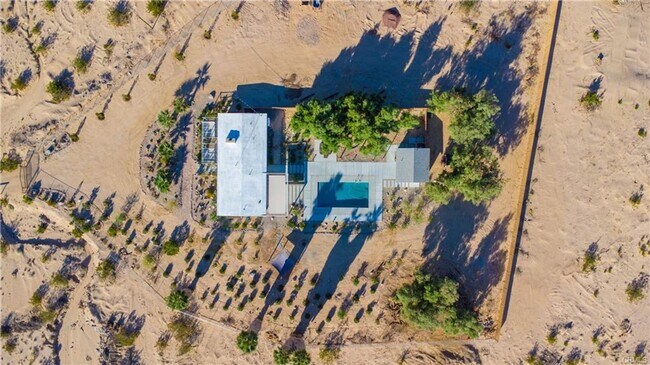 Building Photo - Pool Estate for Lease