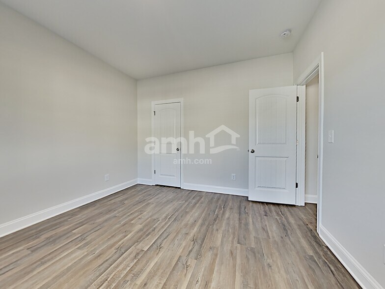 Building Photo - 190 Legacy Dr