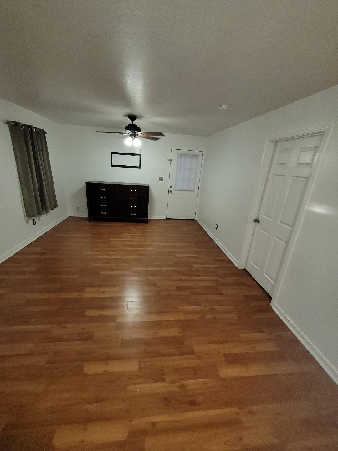 Building Photo - 832 W Eagle St