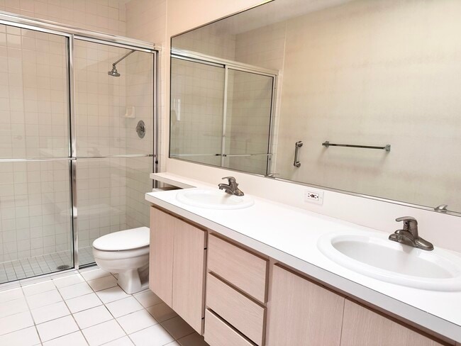 Building Photo - 9157 Sun Terrace Cir
